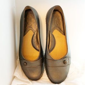 Born flats • bronze color • adorable button accent